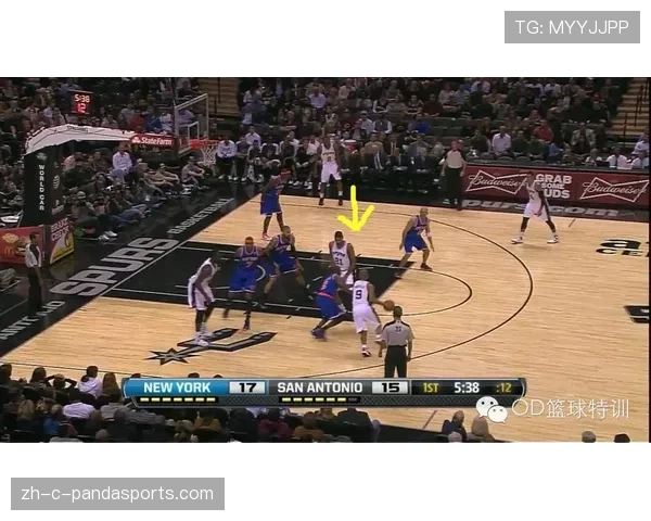 假掩护提前拆开战术流行 利用防守人惯性创造瞬间机会